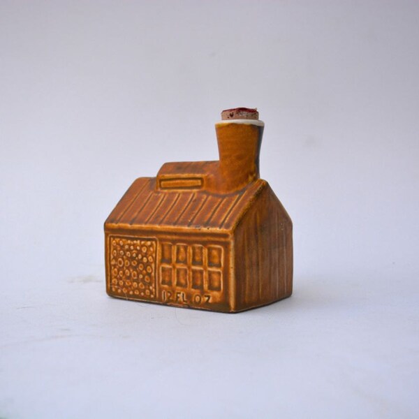 Bowman Vintage Ceramic Cabin  Pure Maple Syrup Dispenser
