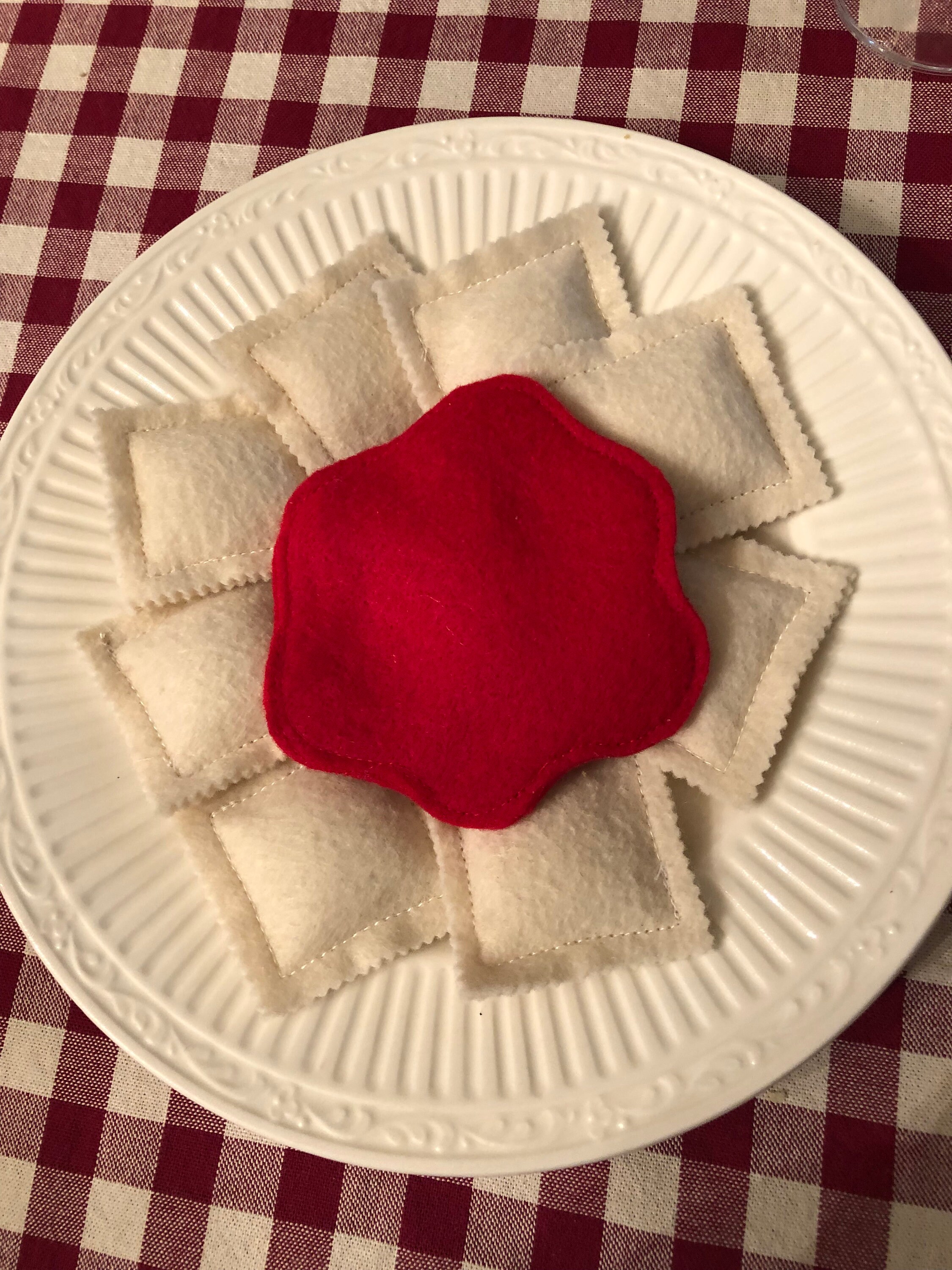 Play Ravioli and Sauce ~ Pretend Felt Food 8 Ravioli Set With Red ...