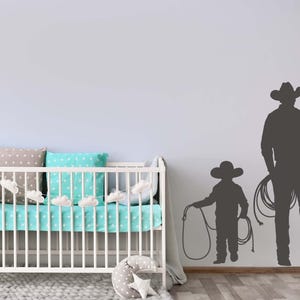 Calcomanía de pared de vaquero, calcomanía de padre e hijo, silueta familiar del oeste, calcomanía de vaquero lazando, arte de pared de rodeo, decoración de hogar campestre, decoración de habitación infantil