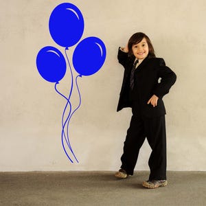 Kids room accent decal with playful balloons drifting upward, ideal for creating a lighthearted vibe.