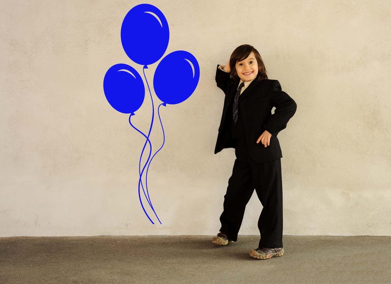 Kids room accent decal with playful balloons drifting upward, ideal for creating a lighthearted vibe.