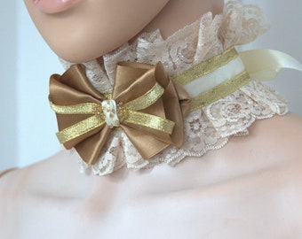 Koronkowy choker w kolorze beżowym, choker w stylu shabby chic, kołnierz z koronki z falbanką, romantyczny pastelowy kołnierz, choker z kokardą kawaii, choker w stylu lolita, choker z kokardą w stylu wiktoriańskim