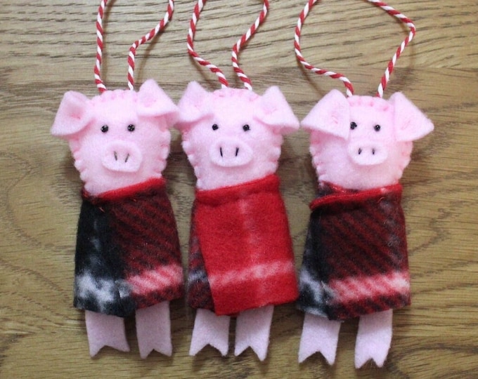 Handmade Felt Pig in Blanket Decoration,felt Christmas Tree Decorations,pigs in Blankets