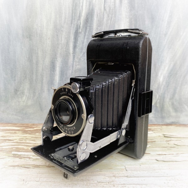 Art Deco Vintage Camera, Kodak Vigilant Junior Six-20 Folding Camera, Vintage Kodak, Gift for Camera Collector