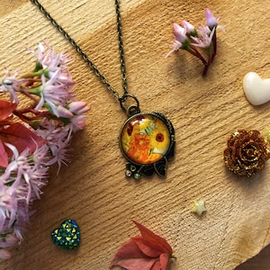 Van Gogh’s Sunflower Painting Art Pendant