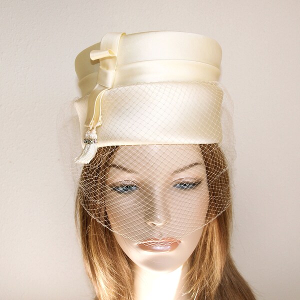 Vintage White Wedding Hat With Veil