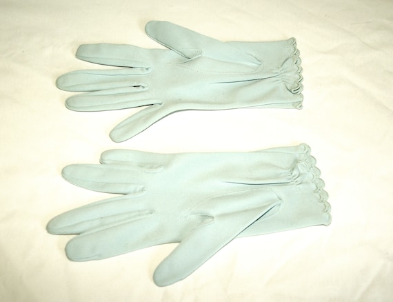 Vintage 1960's Women's Pale Blue Cotton Gloves, M… - image 4