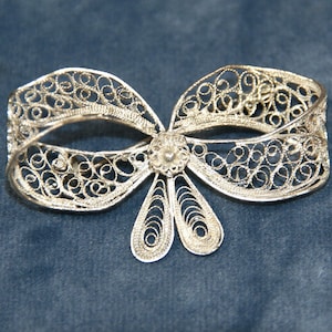 Silver Filigree Bow Pin Brooch, Vintage Mid Century Dainty Ribbon Pin, Delicate Fine Cannetille Wirework 1940s Open C Clasp Brooch