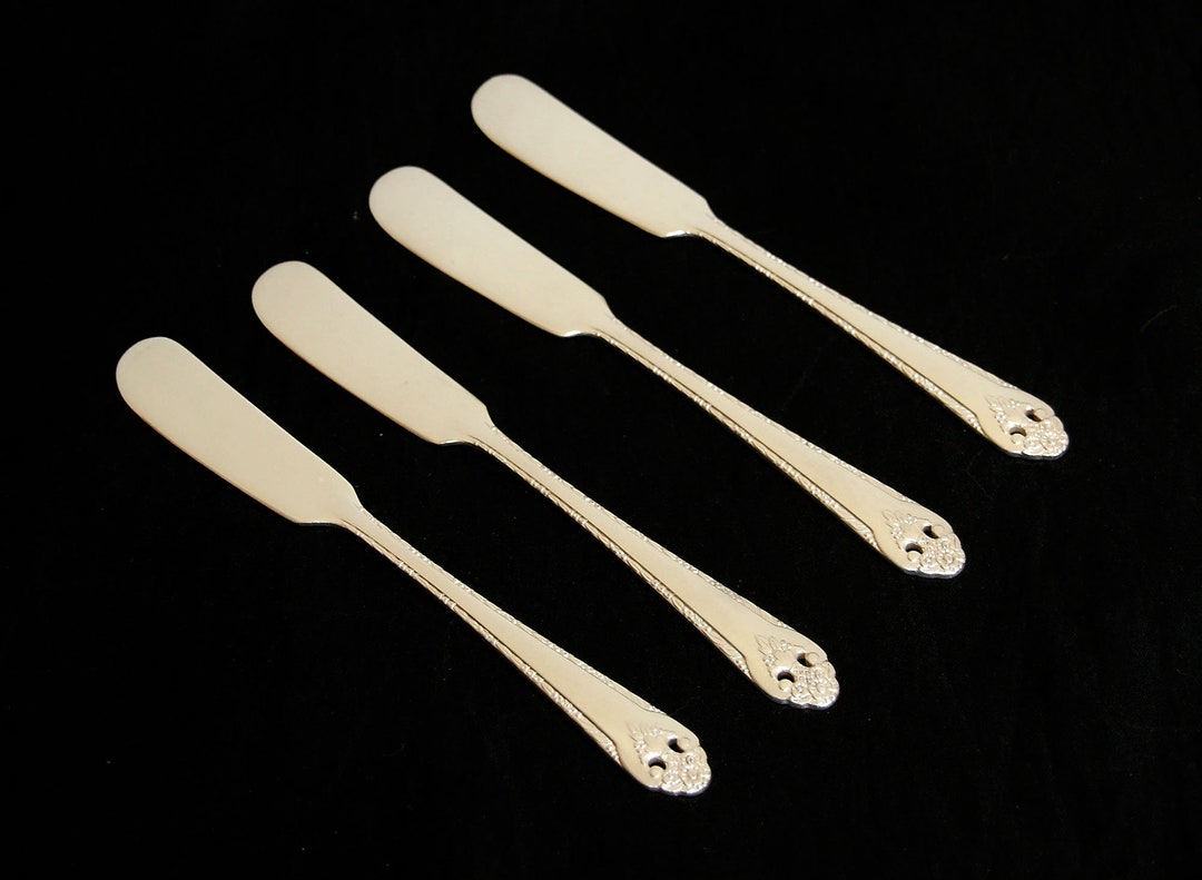 Vintage 1937 Set of 4 Butter Spreaders by Holmes & Edwards lovely Lady