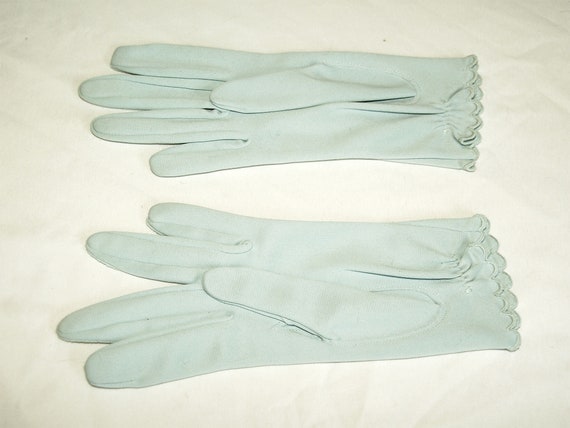 Vintage 1960's Women's Pale Blue Cotton Gloves, M… - image 2