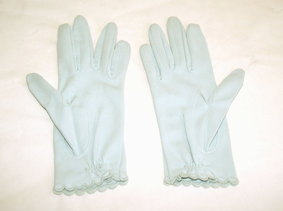 Vintage 1960's Women's Pale Blue Cotton Gloves, M… - image 3