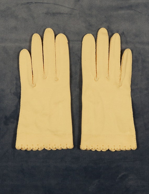 Vintage 1960's Women's Pale Yellow Cotton Gloves,… - image 1