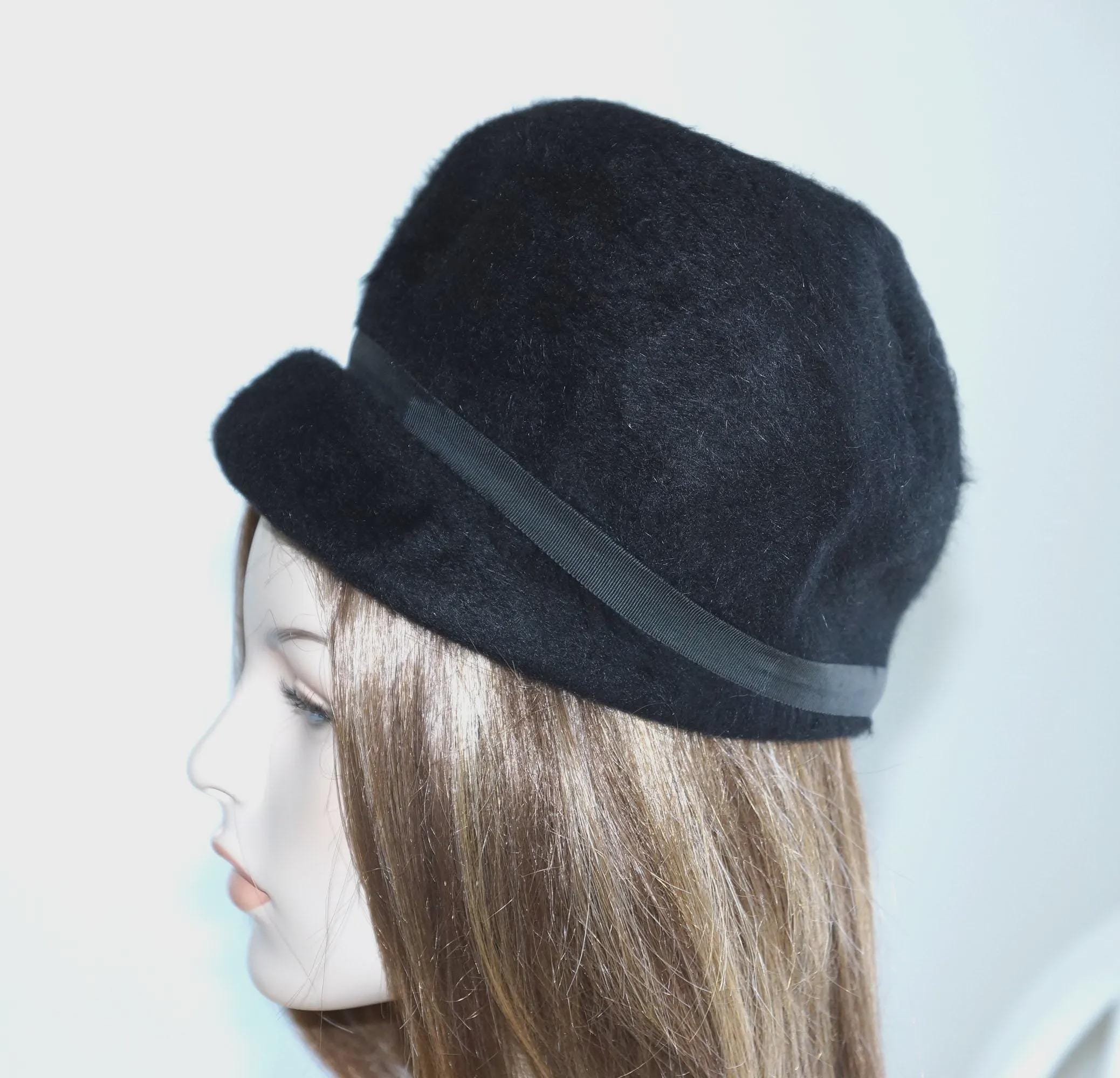 Vintage 1920s Black Wool Flapper Cloche Hat, Merrimac Union  display picture 1