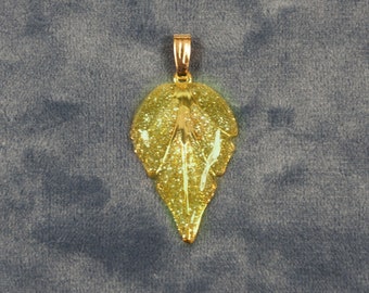Vintage Sparkly Green and Gold Tone Leaf Pendant,  Necklace Pendant, Nature Lover Gift, Bithday Gift for Her