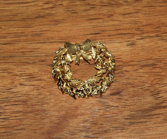 Vintage Lieba USA Scarf Clip Golden Donut — Scarves and More