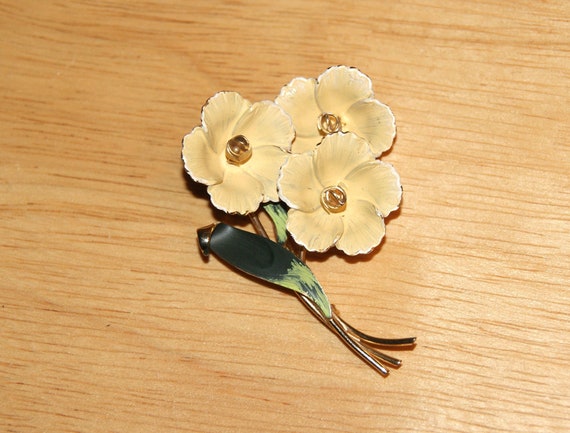 Vintage Yellow Flower Brooch, 1960's Gold Enamele… - image 2