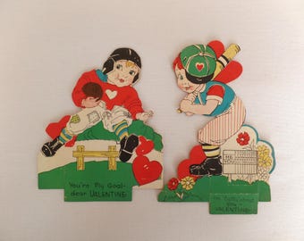 Tarjetas de San Valentín vintage de los años 30 y 40 con diseño de fútbol americano, béisbol, álbumes de recortes y otros artículos.