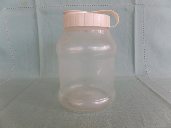 Vintage Rubbermaid Almond Beverage Container W/ Lid and Pour 