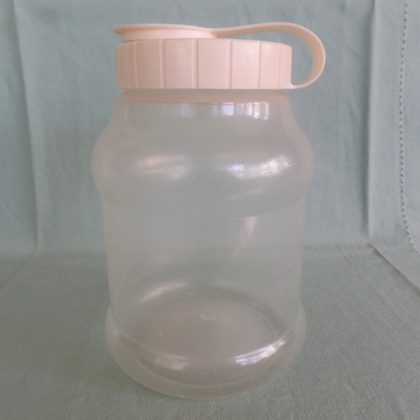 Vintage Rubbermaid Almond Beverage Container w/ Lid and Pour Spout, 1.5 Quart, No. 0456 - 9, Plastic Juice Pitcher Jar Jug