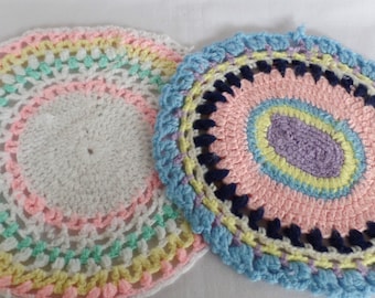 Alfombras para casa de muñecas o Barbie, multicolor, tejidas a crochet, rosa, azul y amarillo, 25 cm de diámetro, a elegir.