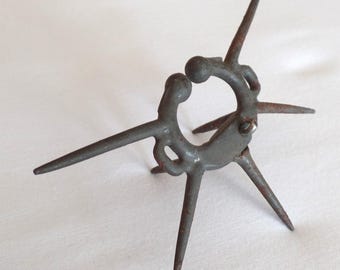 Anillo nasal antiguo para destete de terneros de granja, dispositivo antisucción de ganado con púas metálicas, herramienta vintage coleccionable