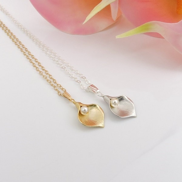 Gold Or Silver Calla Lily Bridesmaid Necklace Calla Lily And Pearl Flower Girl Necklace Flower Girl Gift Small Calla Lily Necklace