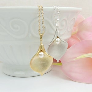 Gold Or Silver Calla Lily Bridesmaid Necklace Calla Lily And Pearl Bridesmaid Necklace Bridesmaid Gift Gift For Her
