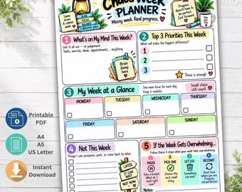 Op de afbeelding: Een printbare Chaos Week Planner pagina met secties voor wekelijkse prioriteiten, een dagplanning en een notitiegedeelte. Het ontwerp bevat kleurrijke illustraties van een lantaarn, boeken en planten met tekstprompts voor het organiseren van taken en drukke weken.