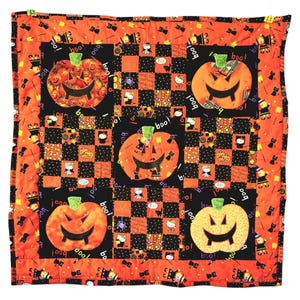 Hello Kitty Halloween Quilt, Pumpkin Applique Wall Hanging, Handmade Halloween Patchwork Quilt, Orange Spooky Season Decor, 32 Inch Square