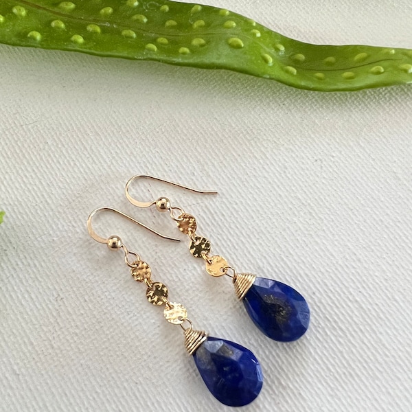 Lapis Lazuli Ohrringe, Marine Blau Ohrringe, September Geburtsstein, Blaue Lapis Ohrringe in Gold, Ohrringe für Frauen, Geschenk für sie