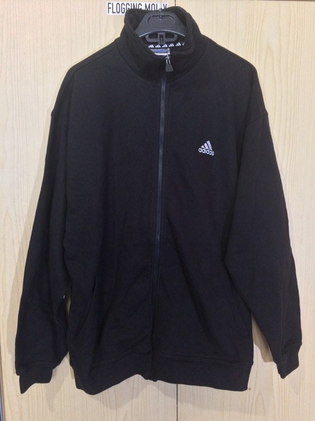 plain black track top