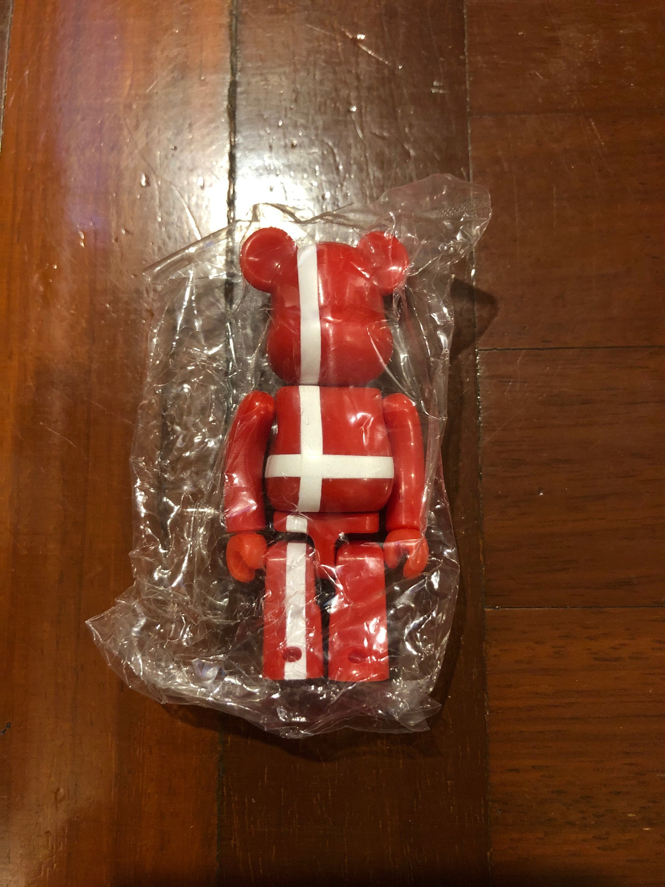 BE@RBRICK Series 6 Flag Country Nationality DENMARK Size 100