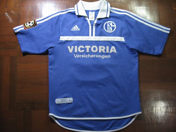 Vintage Adidas Schalke 04 Ebbe Sand Deutschland Bundesliga Spieler Fußball Hemd Soccer Jersey kurzen Ärmeln rot Vtg Größe M ADIDAS TRIKOT FC SCHALKE 04 Size 2XL. Victoria Versicherung
