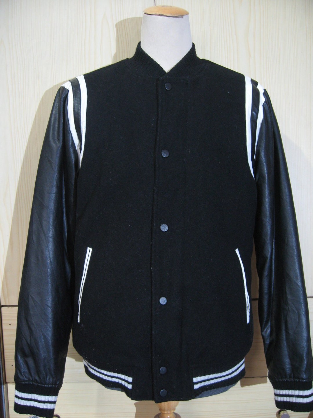 【Vintage】90s khaki stadium Bomber jacket Rare!!! Vintage 90'S KARL HELMUT CLASSIC Design Bomber
