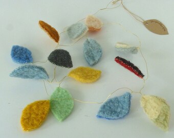 Slingerblaadjes, decoratieslinger, blaadjesslinger, wollen blaadjes, vervilte wollen deken, hanger