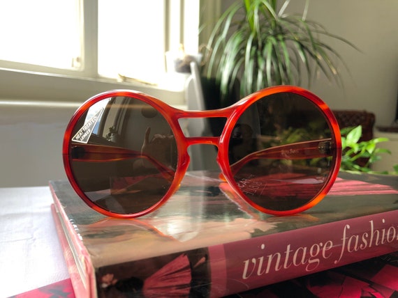 Fabulous Original 1960s Large Frame Sunglasses! V… - image 3
