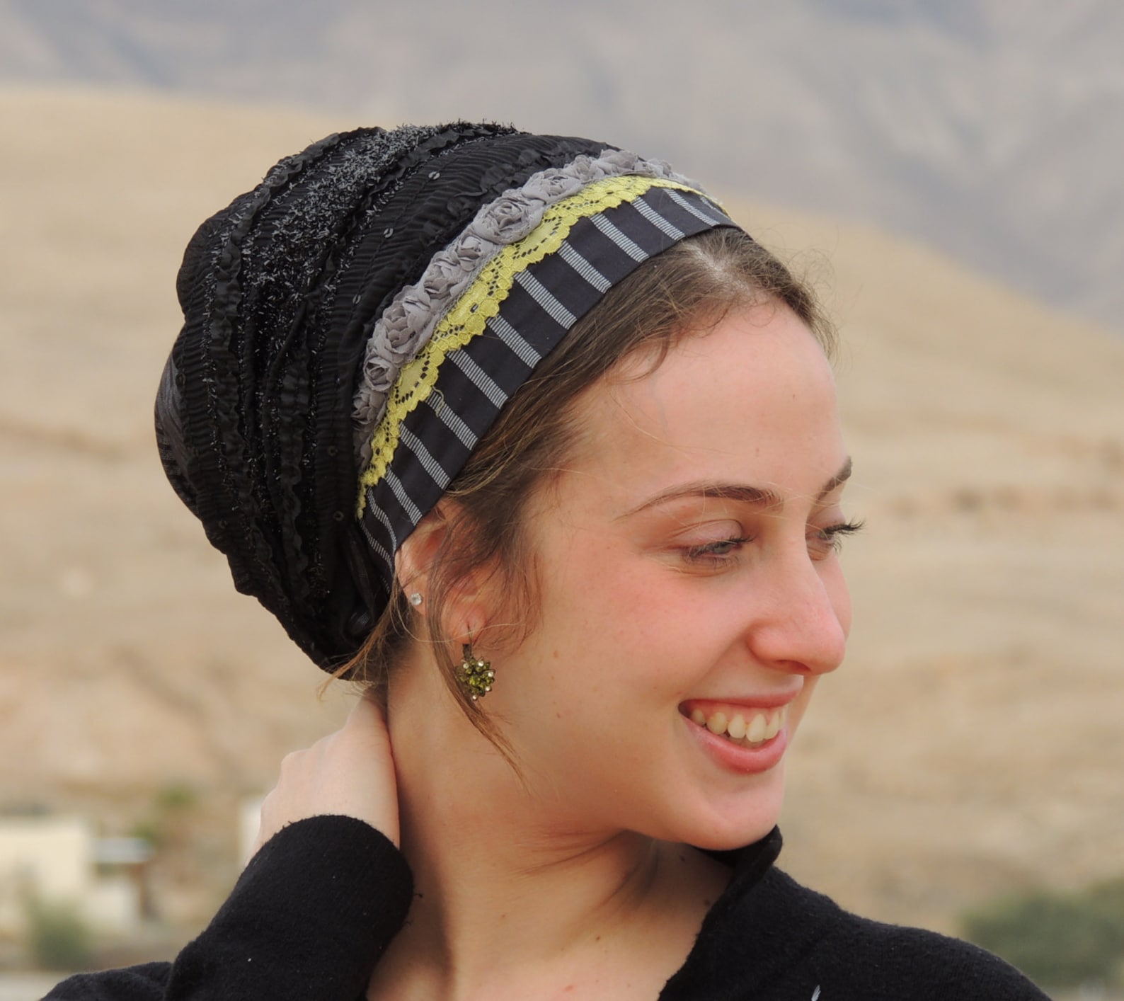 головные женщины. еврейский головной убор. эскофьон головной убор. головные женщины. национальный головной убор таджиков.