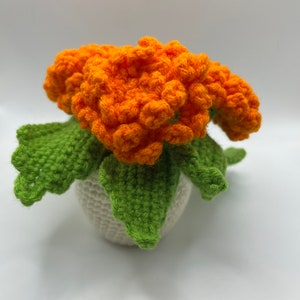 Potted marigold // crochet flowers // amigurumi // play flowers