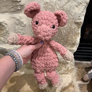 Poppy the piggy  // crochet animal // amigurumi // snuggler // lovey