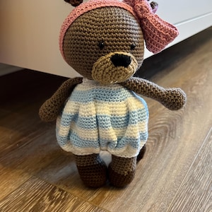 Bev the beaver  // crochet animal // amigurumi