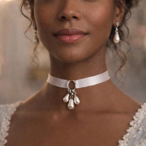 Historical Regency Era white ribbon choker with pearl beads • Romantic pearl teardrop ribbon necklace • Colonial Cosplay  • Edwardian style
