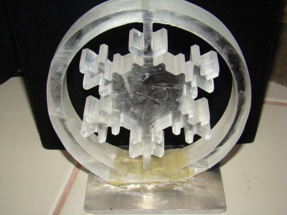 snowflake cut gemstone