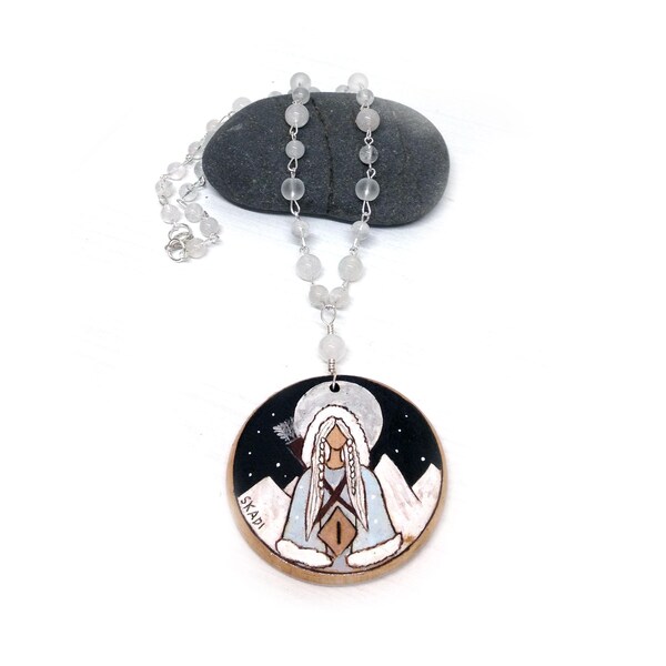 Collier rituel peint à la main de la déesse Skadi : oeuvre d'art originale de la géante des cendres des loups d'hiver viking nordique
