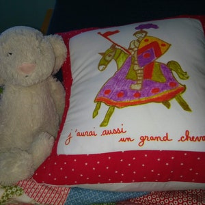 Knight cushion for a boy bedroom image 2