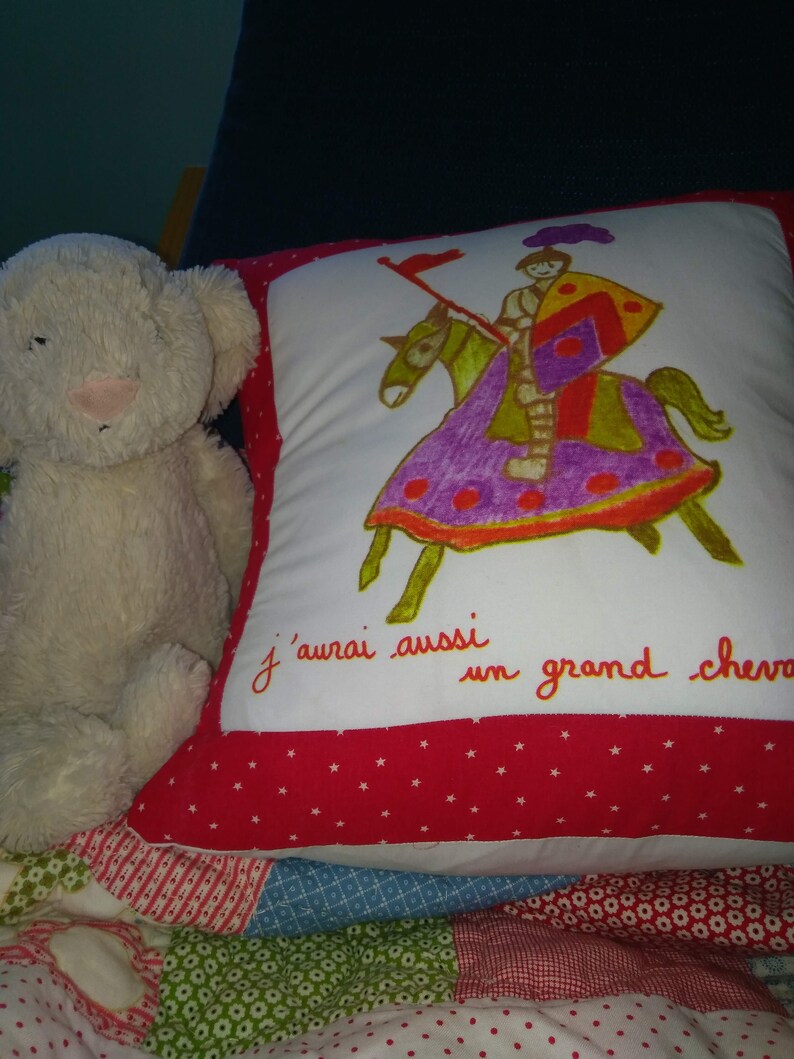 Knight cushion for a boy bedroom image 2