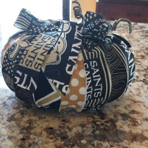 New orleans Saints | New orleans saints gift \ New orleans saints decor \ pumpkin \ pumpkins | Pumpkin stem