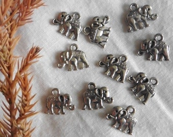 Lot 10 Elephant charms pendant Antique metal Silver, Tibetan silver, Indian Charms, Indian elephant, jewelry making, DIY