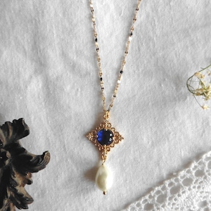 Jeanne Seymour Dark blue Tudor Pearl necklace, historical necklace, Tudor necklace, Renaissance necklace, Dark Academia, Gothic necklace