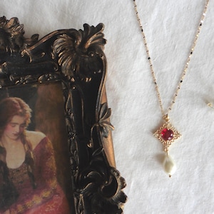 Jeanne Seymour Dark red Tudor Pearl necklace, historical necklace, Tudor necklace, Renaissance necklace, Dark Academia, Gothic necklace