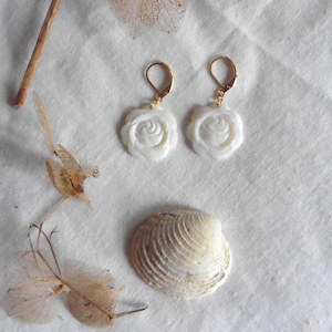 Coquette White mother-of-pearl Rose Flower earrings, boho, golden curls, wedding earrings, Dark Academia, cottagecore earrings
